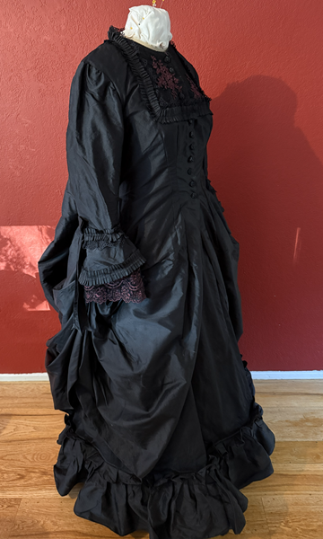 1870s Reproduction Black Watteau Silk Bodice Right Quarter View. 