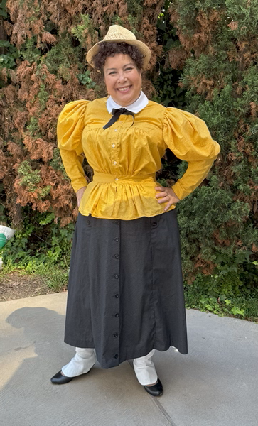 Reproduction 1890s Yellow Cycling. Truly Victorian TV494 Shirtwaist. Truly Victorian TV299 Split Skirt. Laughing Moon B7 Gaiters.  